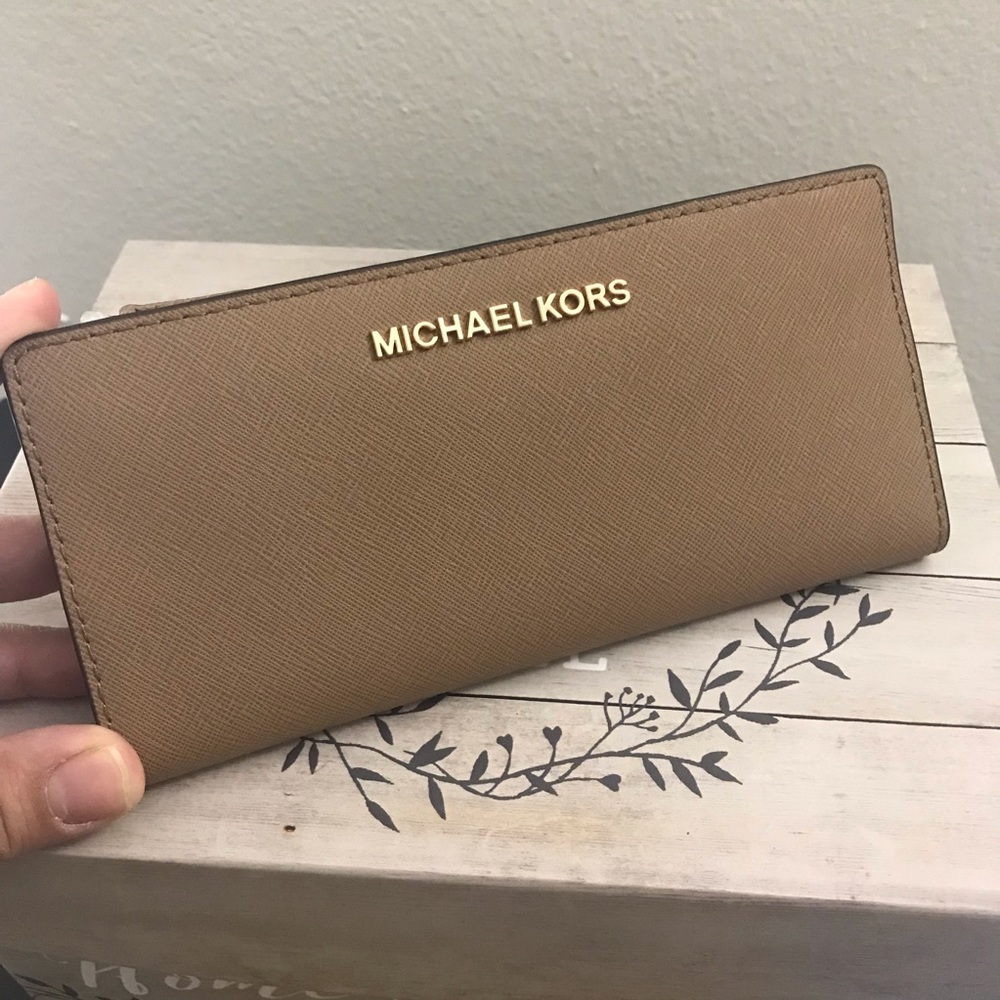 Sale ❗️Michael Kors wallet - Picture 3 of 8